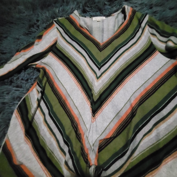 Chevron stripe blouse with tie at waist - Picture 4 of 4